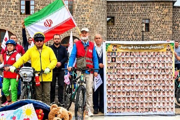 رکاب‌زنی کاروان مردمی ترکیه از دیاربکر تا میناب برای همدلی با کودکان و شهدای دانش‌آموز